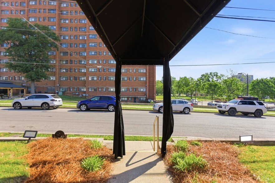 More Photos Of 211 29th Ave N, Nashville Freestanding For Lease