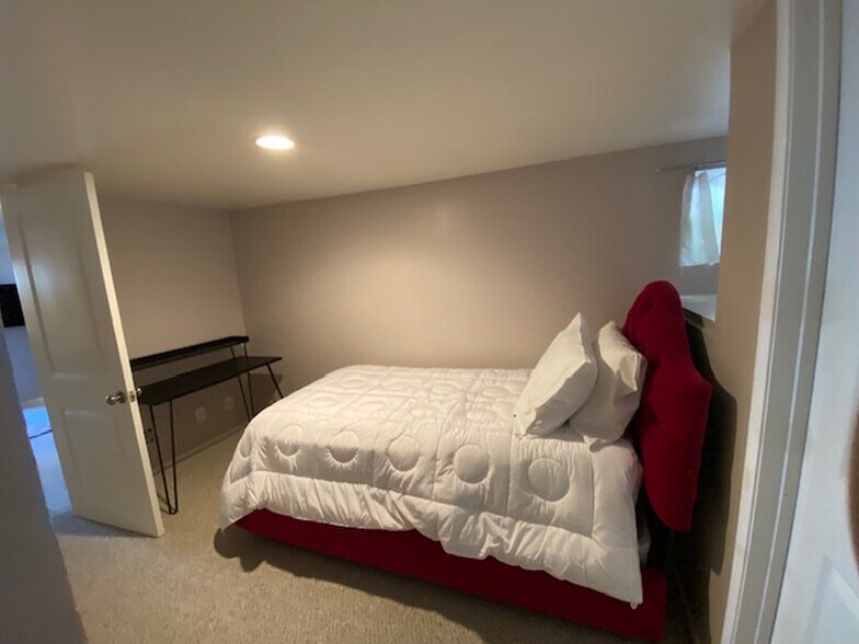 More Photos Of 1302 N 49th St, Seattle Apartments For Sale