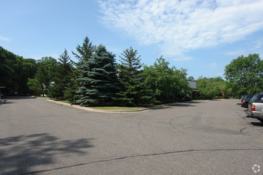 More Photos Of 6585-6595 Edenvale Blvd, Eden Prairie Showroom For Lease