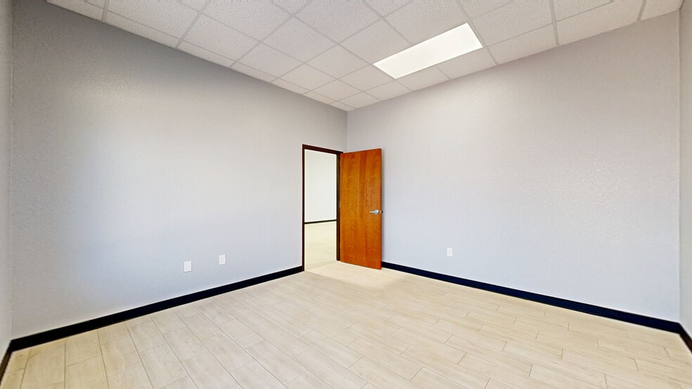 More Photos Of 10927 Fredericksburg Rd, San Antonio Unknown For Lease