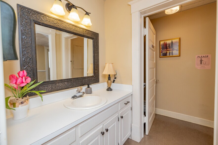 More Photos Of 401 Halifax St, Emporia Office For Sale