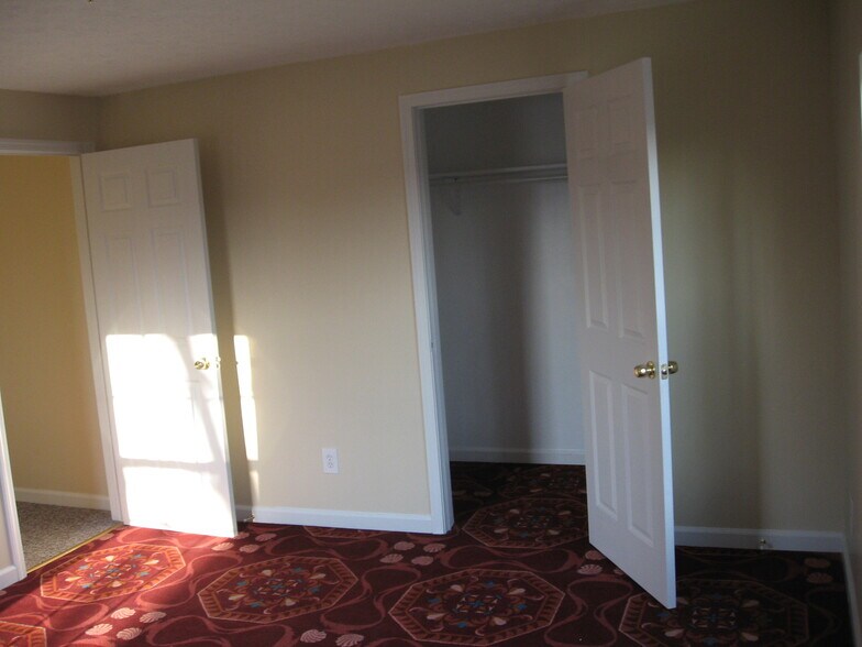 More Photos Of 2648 4th Ave, Huntington Apartments For Sale