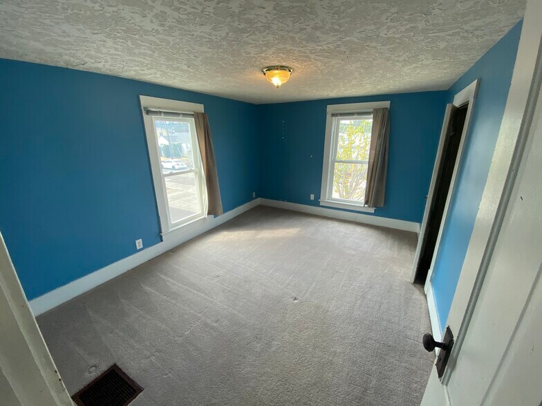 More Photos Of 1625 12th St SE, Salem Office Residential For Sale