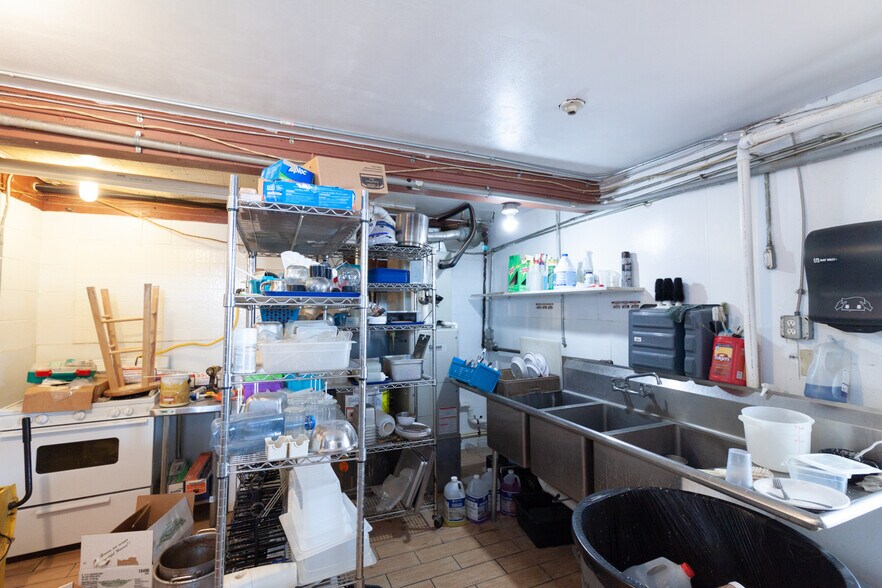 More Photos Of 262 E Whalen, Guernsey Specialty For Sale