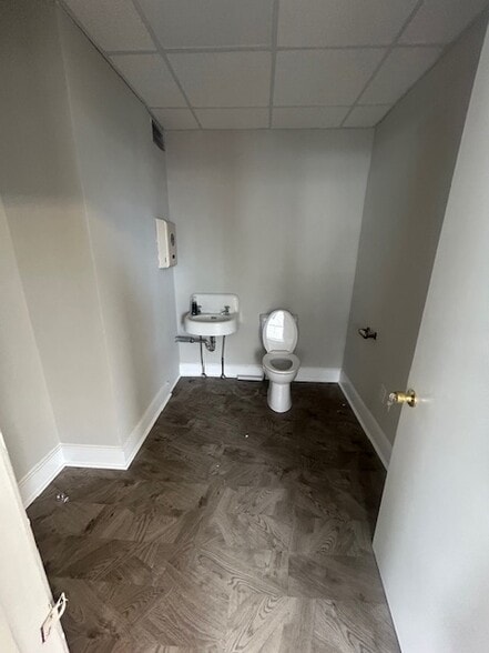 More Photos Of 424 N Chestnut St, Lumberton Office For Lease