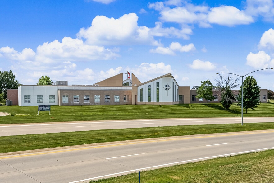 More Photos Of 2301 Rittenhouse St, Des Moines Religious Facility For Sale