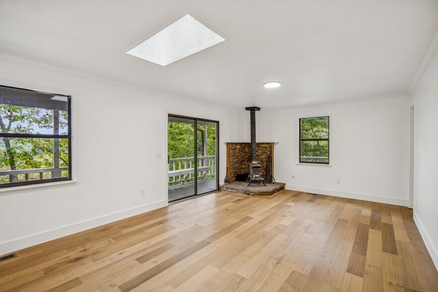 More Photos Of 4113 White Oak Dr, Hiawassee Apartments For Sale