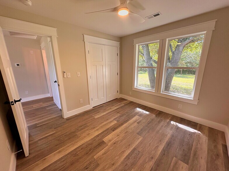 More Photos Of 5735 Fallston Rd, Lawndale Flex For Sale