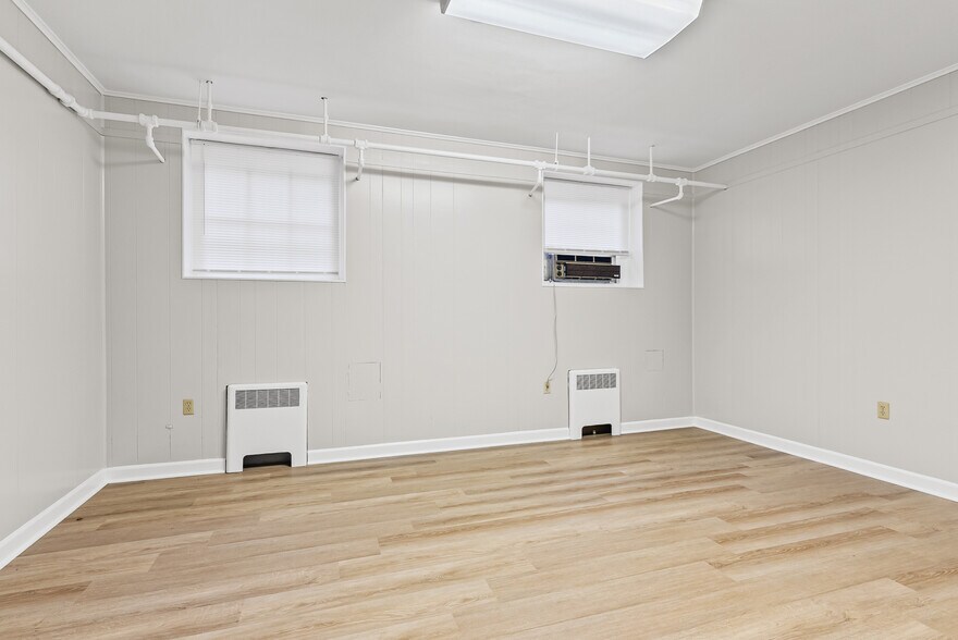 More Photos Of 525 7th St, Altavista Office For Sale