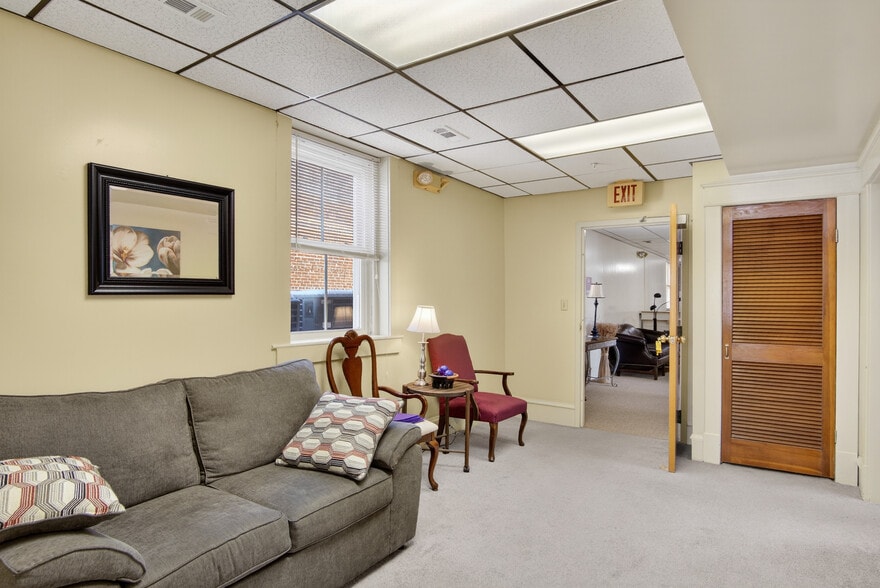 More Photos Of 104-110 S Hill Ave, South Hill Office Residential For Sale