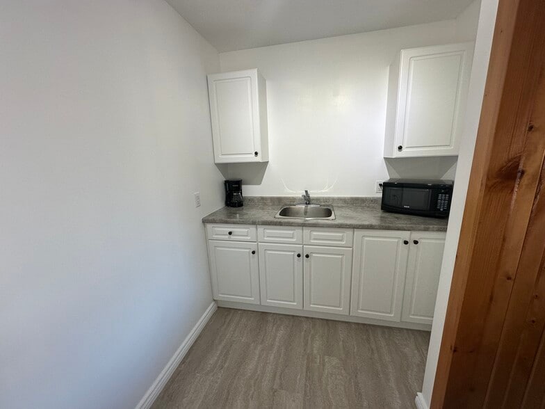 More Photos Of 171 Mission Rd, Wawa Hotel For Sale