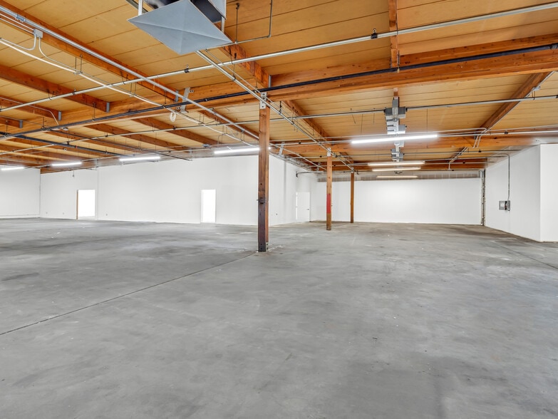More Photos Of 5645 E Clinton Ave, Fresno Manufacturing For Lease