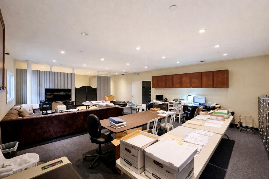 More Photos Of 1005 E Orangethorpe Ave, Anaheim Warehouse For Sale