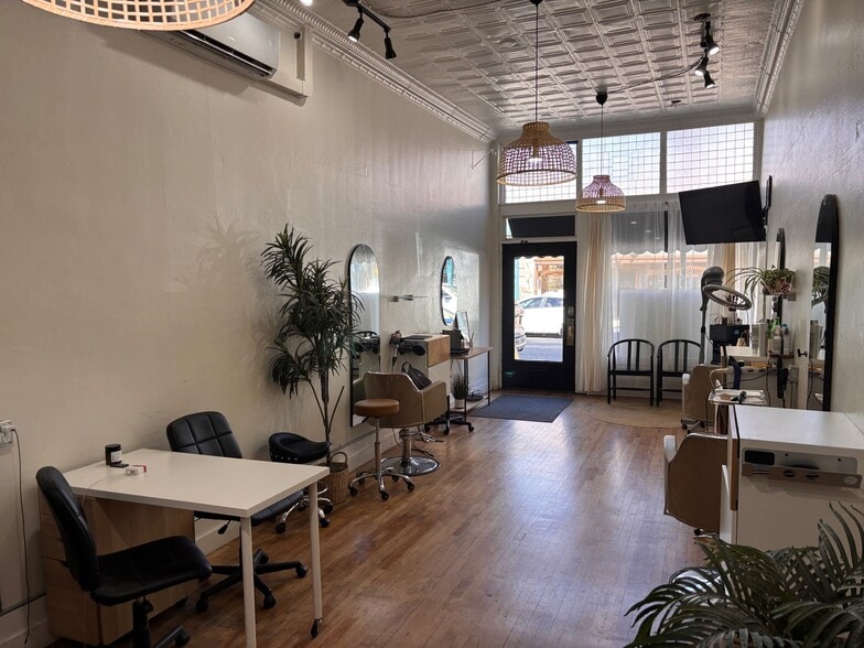 More Photos Of 19 N San Francisco St, Flagstaff Storefront For Lease