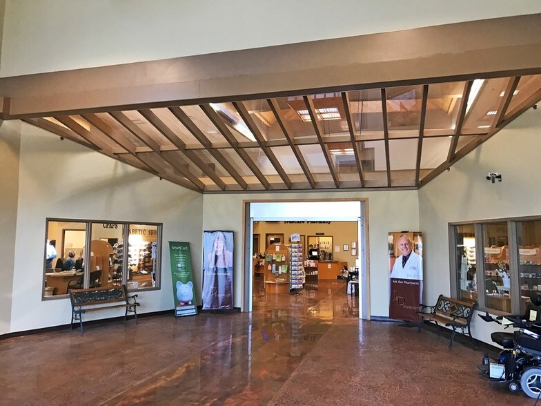 More Photos Of 1330 Commercial St, Warsaw Office For Sale