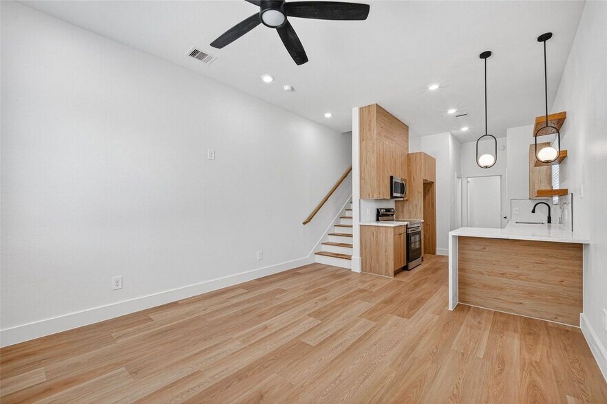 More Photos Of 7840 Nashville Unit A/B Street, Houston Apartments For Sale