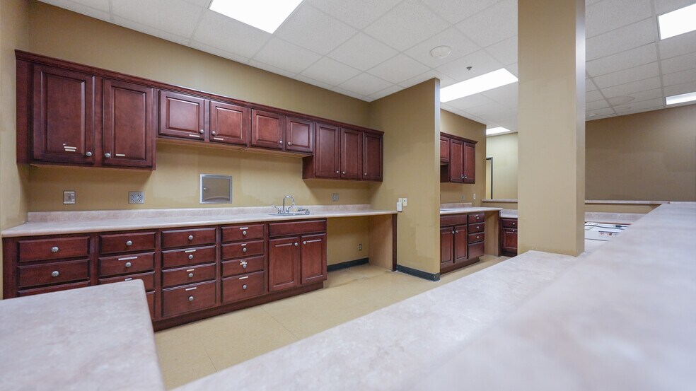 More Photos Of 2265 Bagnell Dam Blvd, Lake Ozark Office For Sale