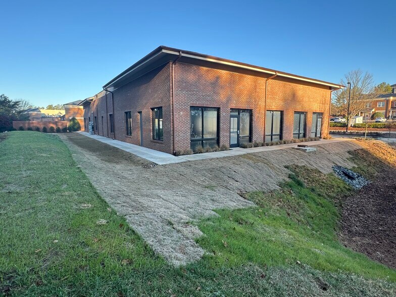 More Photos Of 1041 Darrington, Cary Storefront For Lease