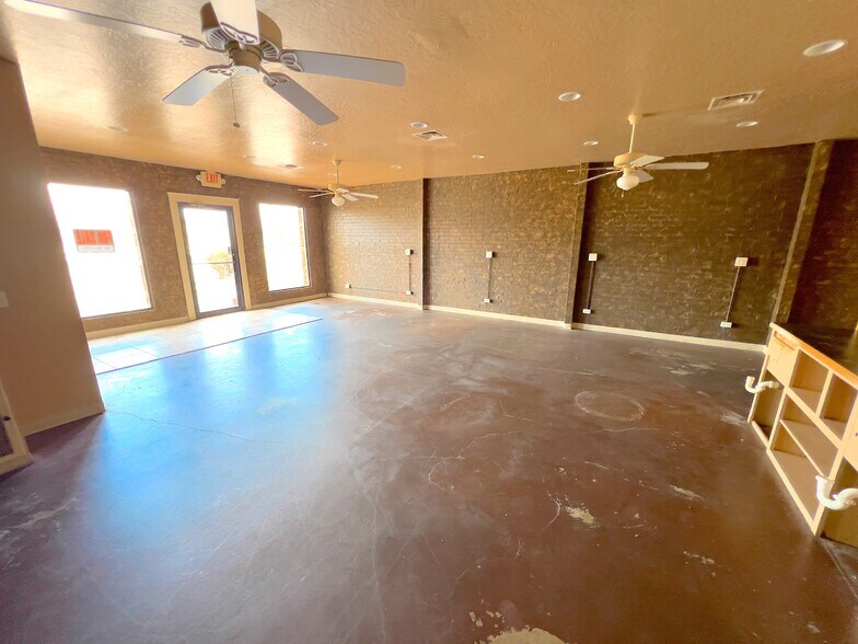 More Photos Of 802-806 Wynan Ct, Anadarko Medical For Sale