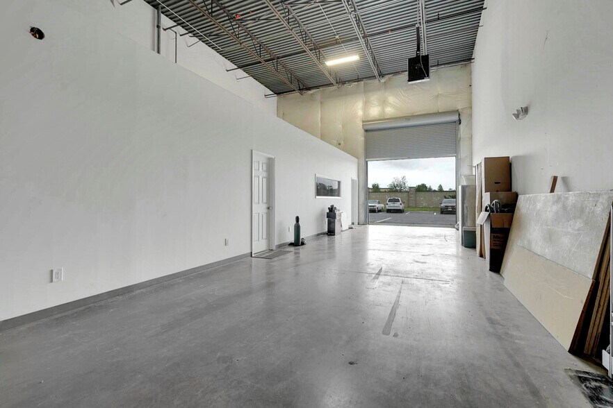 More Photos Of 9201-9373 Mike Garcia Dr, Manassas Warehouse For Lease