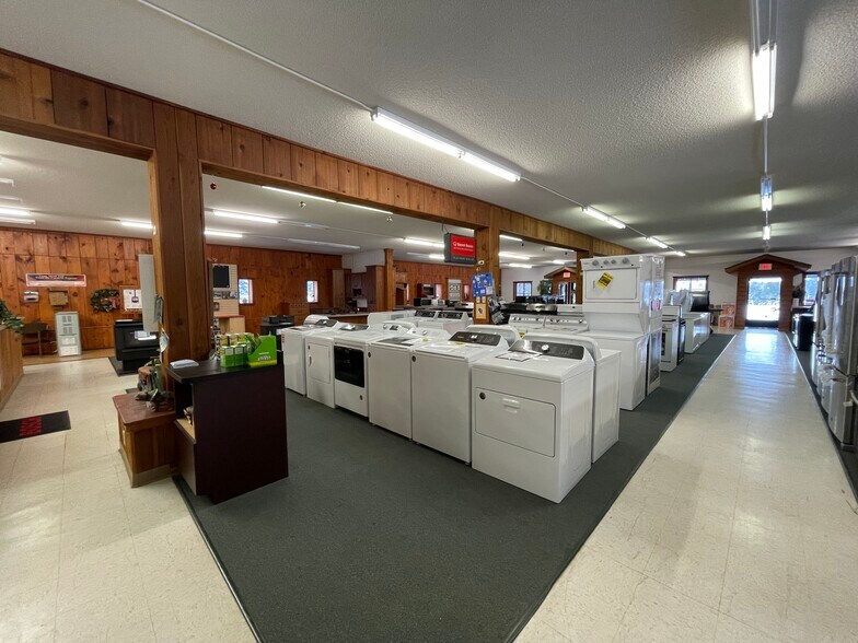 More Photos Of 16288 W Stress Rd, Hayward Showroom For Sale