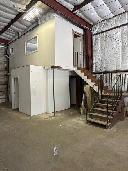 More Photos Of 352-360 W Kentucky Ave, Woodland Warehouse For Sale