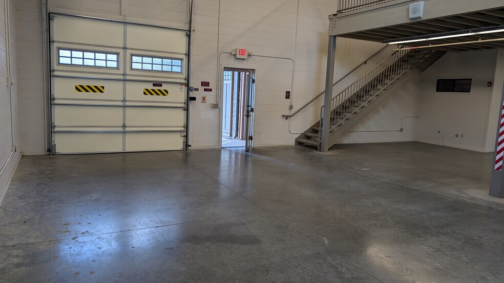 More Photos Of 3111 N Caden Ct, Flagstaff Showroom For Lease