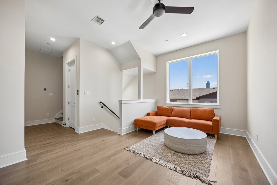 More Photos Of 5821 Winsome Ln, Houston Apartments For Sale