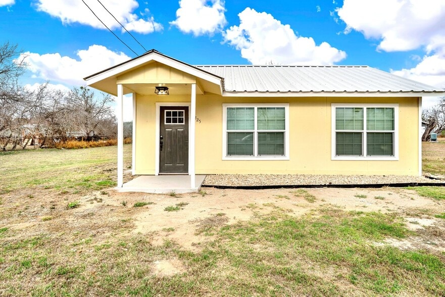 More Photos Of 285 San Antonio, Leming Multifamily For Sale