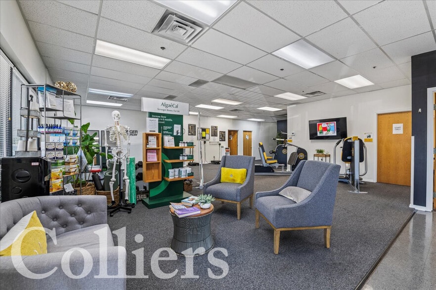 More Photos Of 600 N Steelhead Way, Boise Showroom For Sale