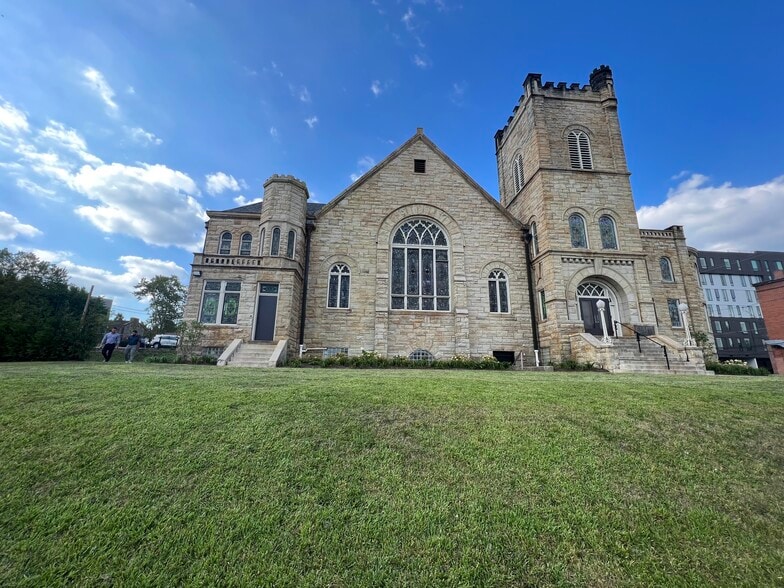 More Photos Of 486 S Graham St, Pittsburgh Religious Facility For Sale