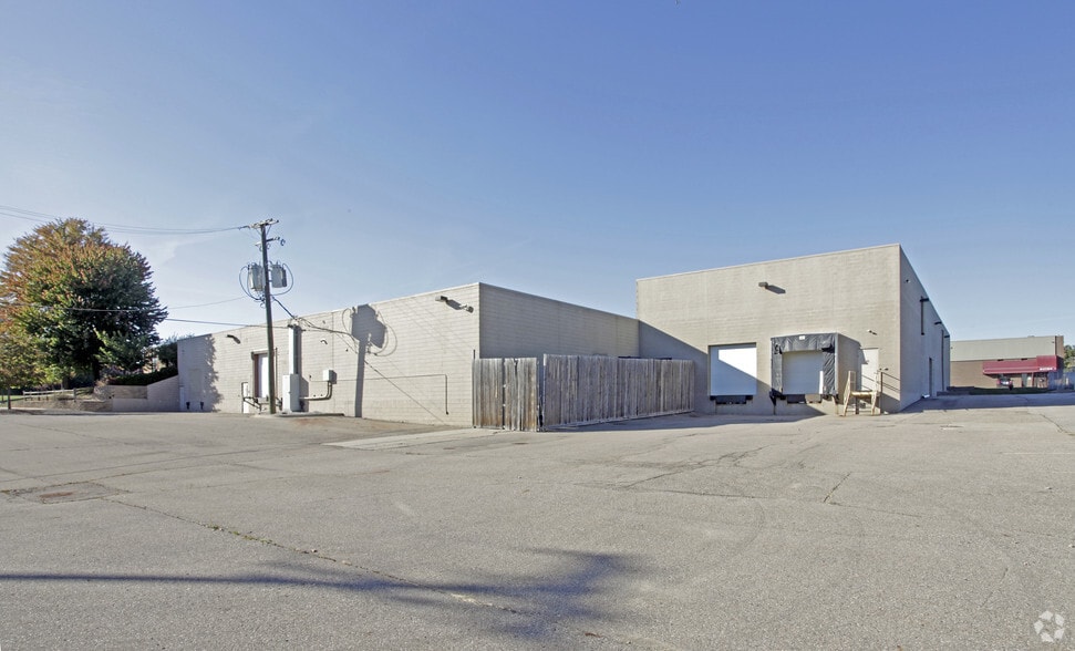 More Photos Of 24700 Crestview Ct, Farmington Hills Warehouse For Sale