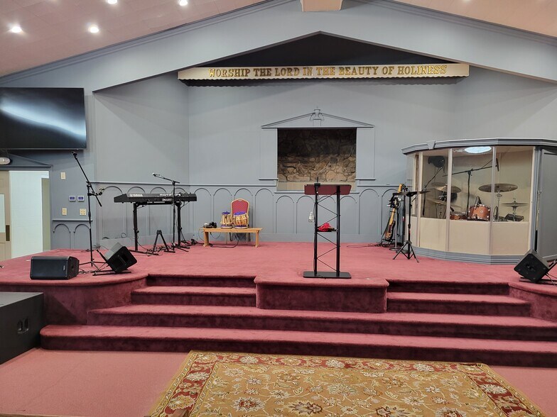 More Photos Of 2915 Broadway Blvd, Garland Religious Facility For Sale