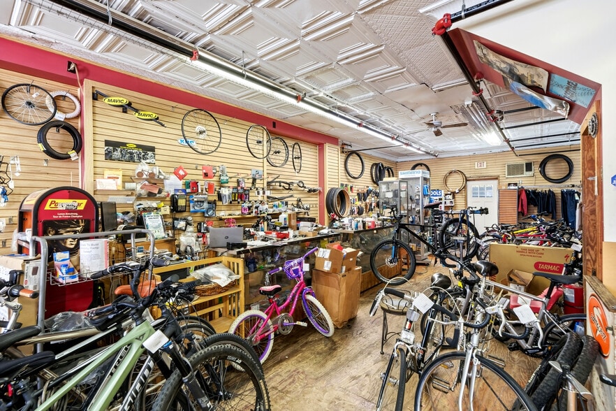 More Photos Of 272 Broadway, Bethpage General Retail For Sale