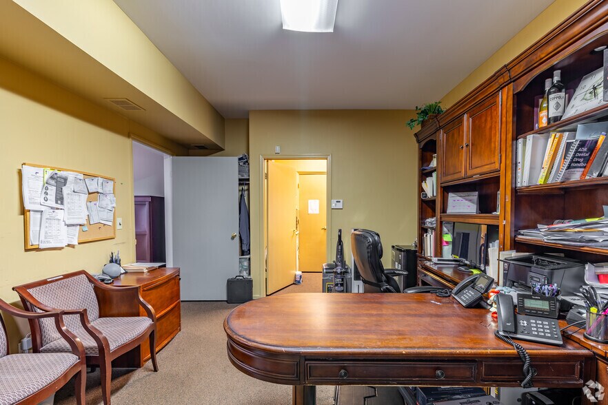 More Photos Of 430 Bridge Plaza Dr, Manalapan Township Medical For Sale
