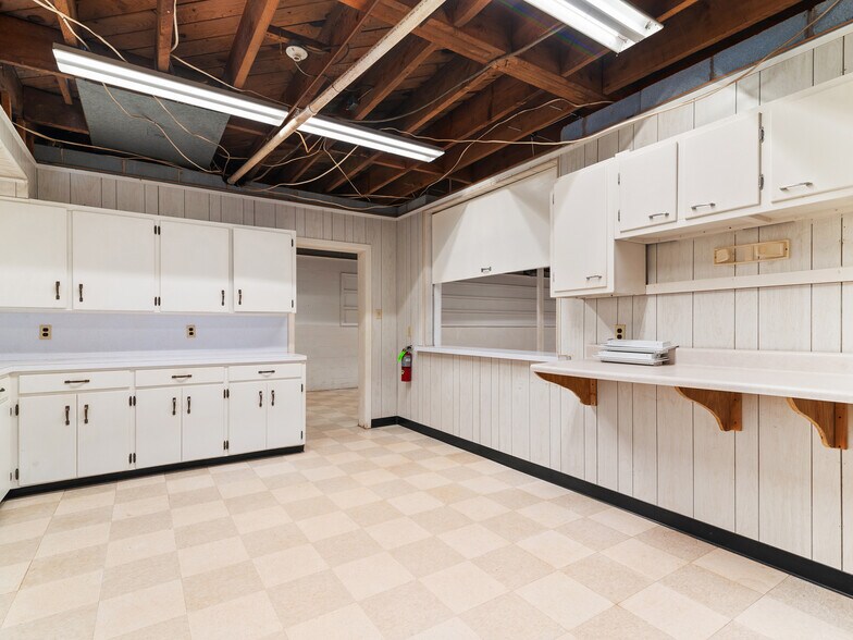 More Photos Of 62 Birdsong Trail, Waynesville Specialty For Lease