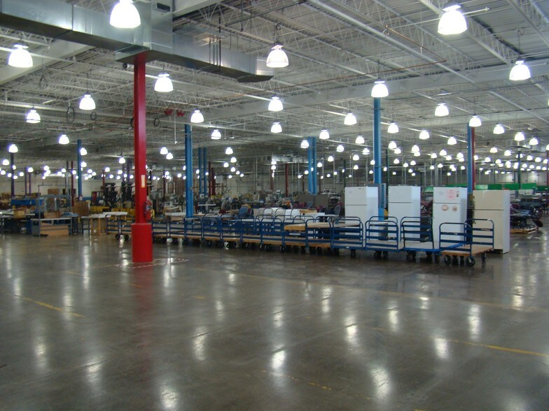 More Photos Of 1700 Wynne Ave, Saint Paul Manufacturing For Lease