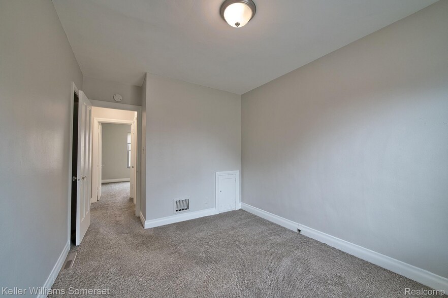 More Photos Of 51 Spokane Dr, Pontiac Apartments For Sale