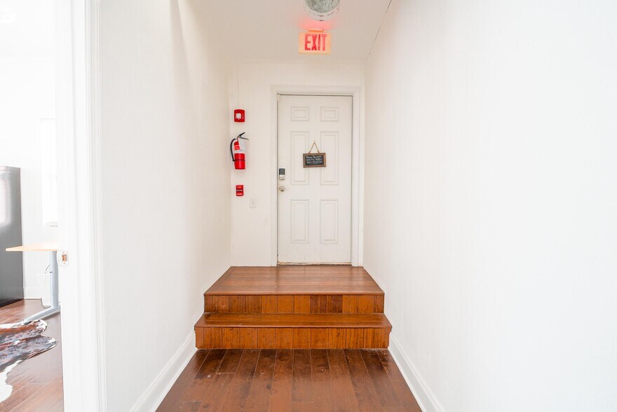 More Photos Of 2531 Central Ave, Saint Petersburg Coworking Space