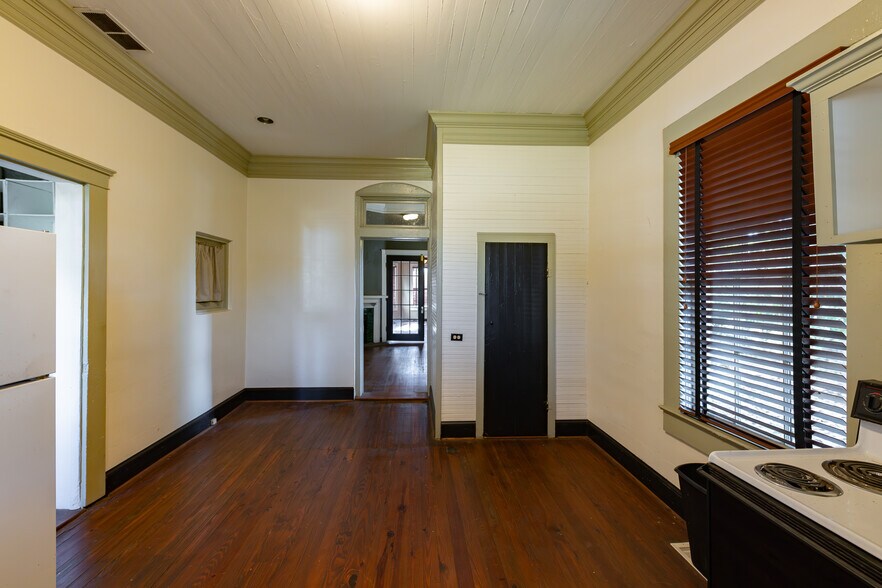 More Photos Of 314 S Green St, Thomaston Office For Sale