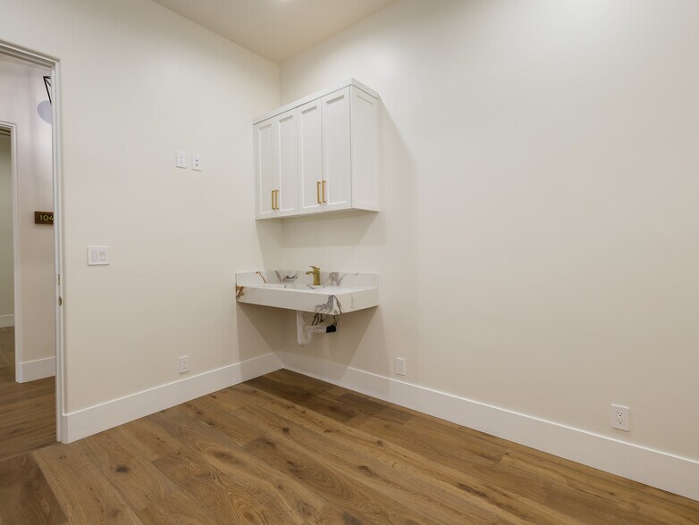 More Photos Of 1427 W 8th St, San Pedro Coworking Space