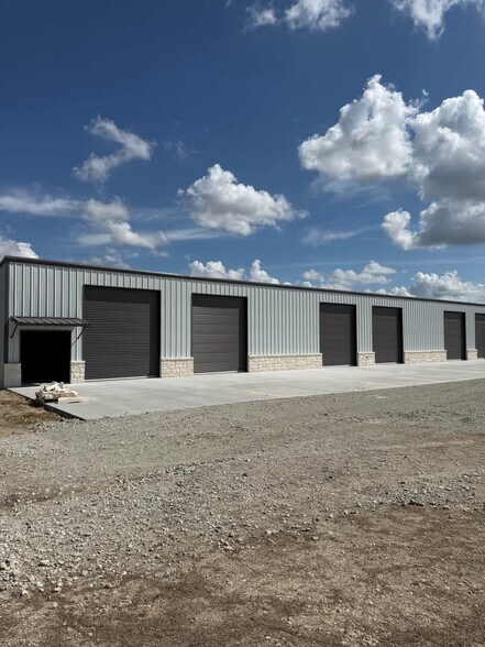 More Photos Of 12425 Airport Rd, Hearne Unknown For Lease