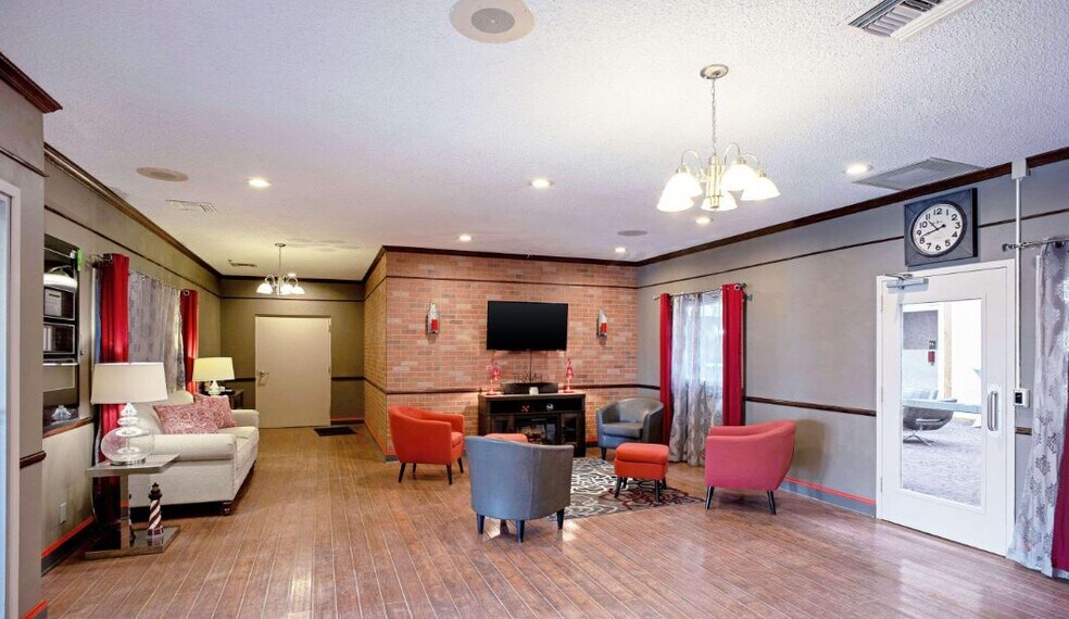 More Photos Of 2300 Lincoln Way, Clinton Hotel For Sale