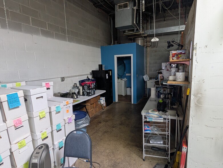 More Photos Of 227 James St, Bensenville Warehouse For Lease