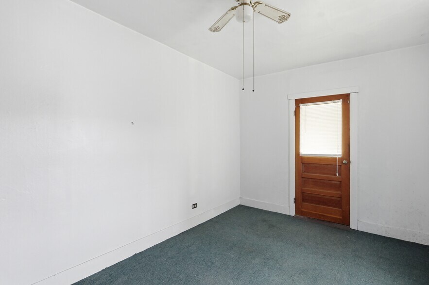 More Photos Of 14811 Broadway Ave, Frostburg Bar For Sale