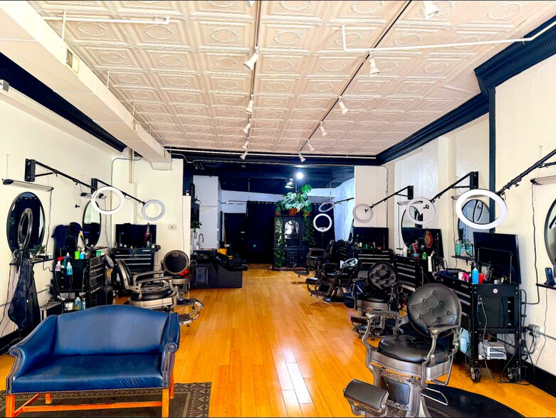 More Photos Of 21-25 E 26th St, Minneapolis General Retail For Sale