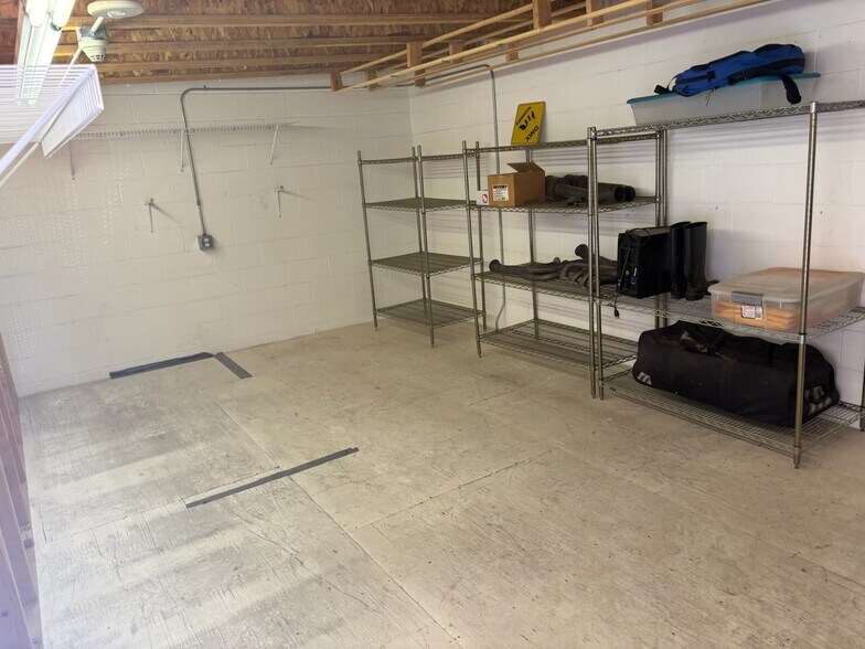 More Photos Of 1603-1615 Ann Way, Boulder City Light Manufacturing For Sale