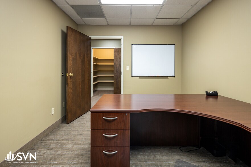 More Photos Of 201 W Main St, Frankfort Office For Lease