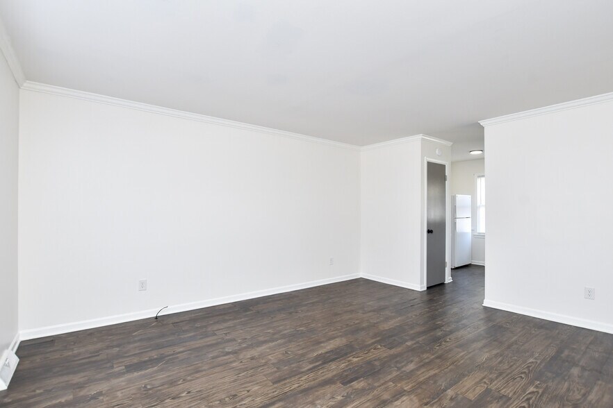 More Photos Of 1114 N Franklin Rd, Greenville Apartments For Sale