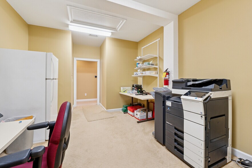 More Photos Of 301-304 Macy Dr, Roswell Medical For Sale